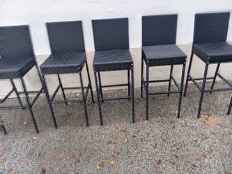 Outdoor table with 5 chairs