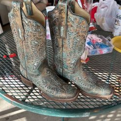 Woman’s Boots Size 6