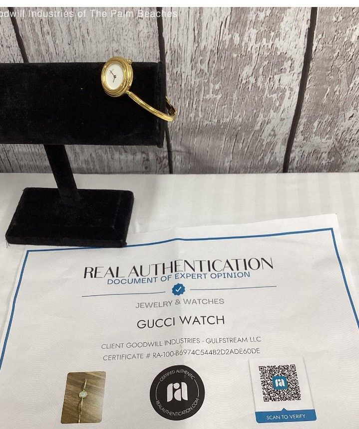 C.O.A Gucci 11/12.2 Women's Gold Plated Bezel White Dial Watch