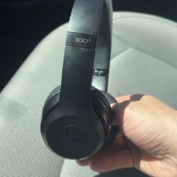 Beats Solo 3  Really Good Condition 