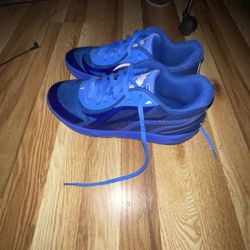 Lamelo Ball Basketball Shoes. (Size 8.5)