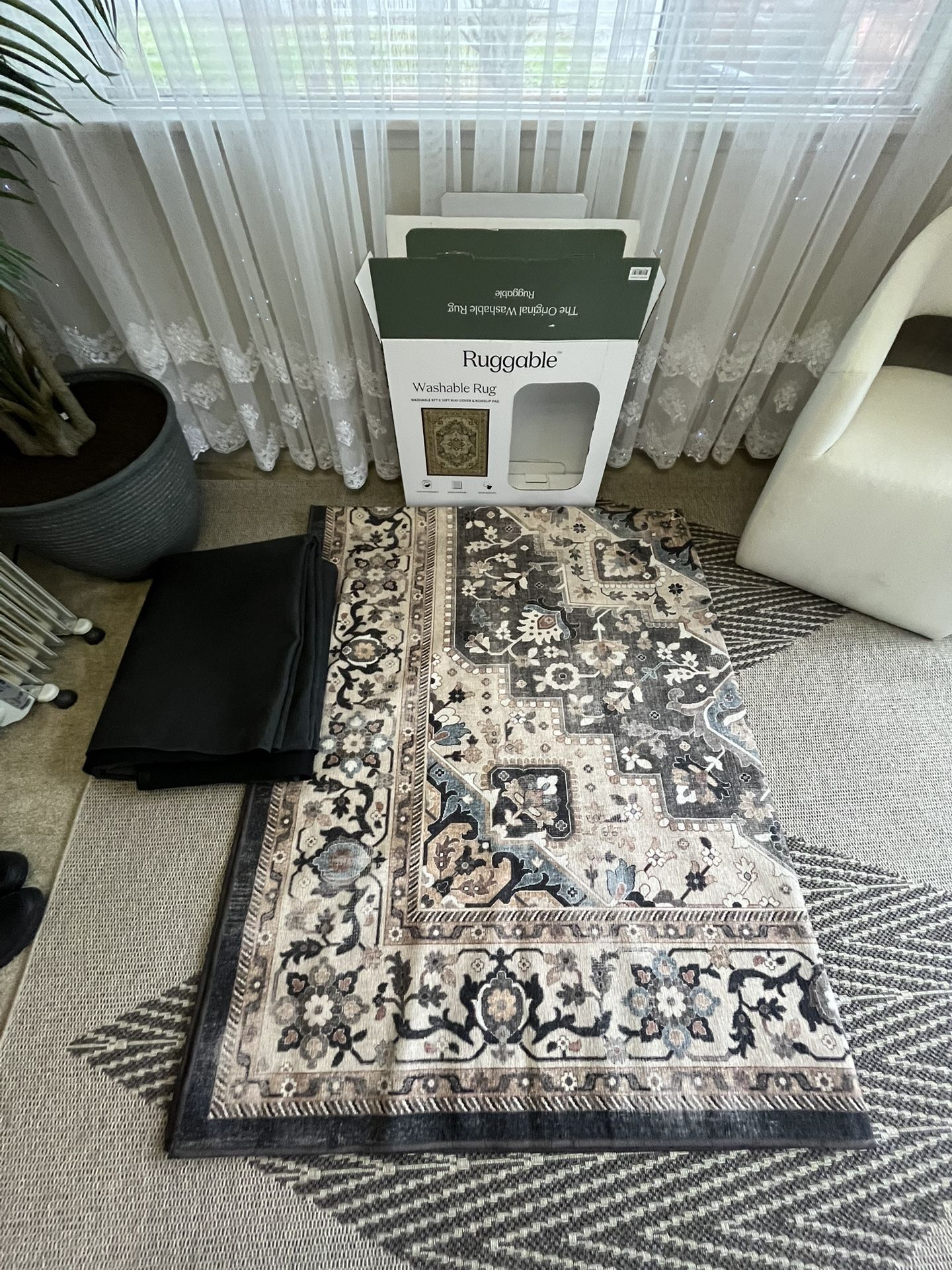 Open box and tried in the area, Ruggable Flatwoven Washable Amara Rug, 8' x 10'.