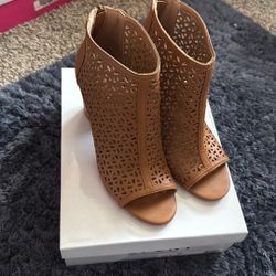 Wheat Heal Sandal Size 9.5