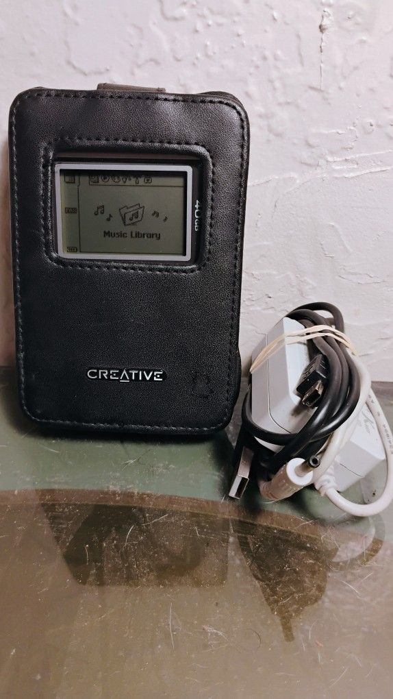 Creative Labs Nomad Jukebox Zen Xtra Silver 3.5" LCD 40GB Digital Media Player