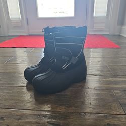 NEW CONDITON Totes Kids Todd Black Winter Boots..