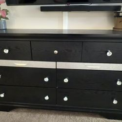 Black And Silver Dresser