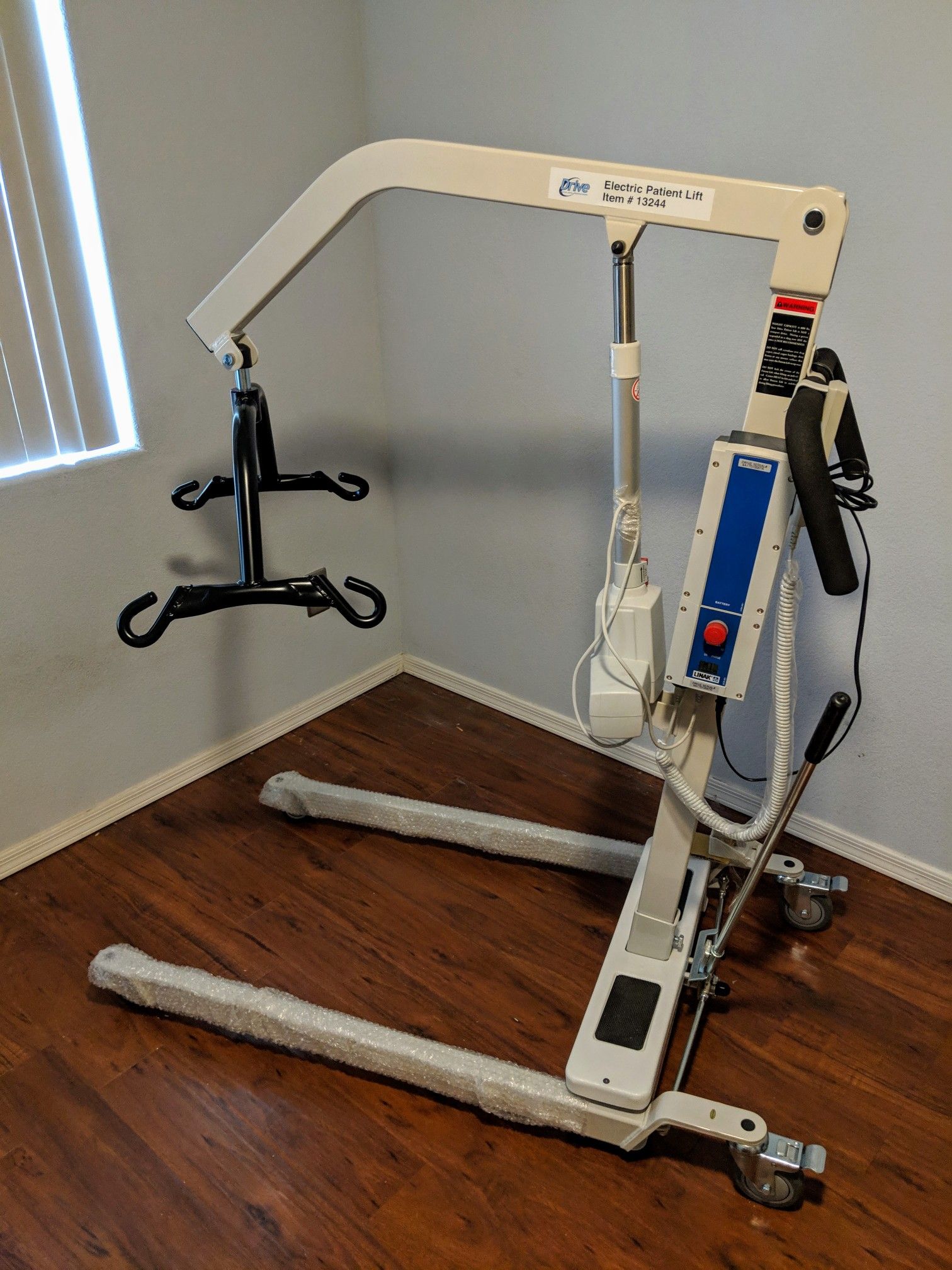 Drive hoyer electric lift. Brand new never used, still has bubble wrap