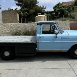 1970 Ford F100 FLATBED Pickup –  Burning man