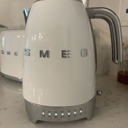 SMEG White Variable Temperature Kettle 