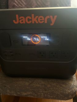 Jackery JE 2000 watt with solar panel