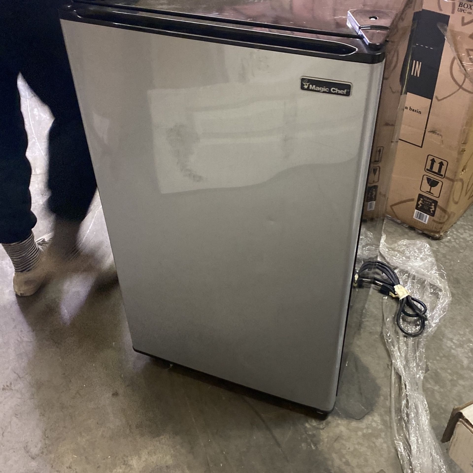 Magic chef black fridge for sale