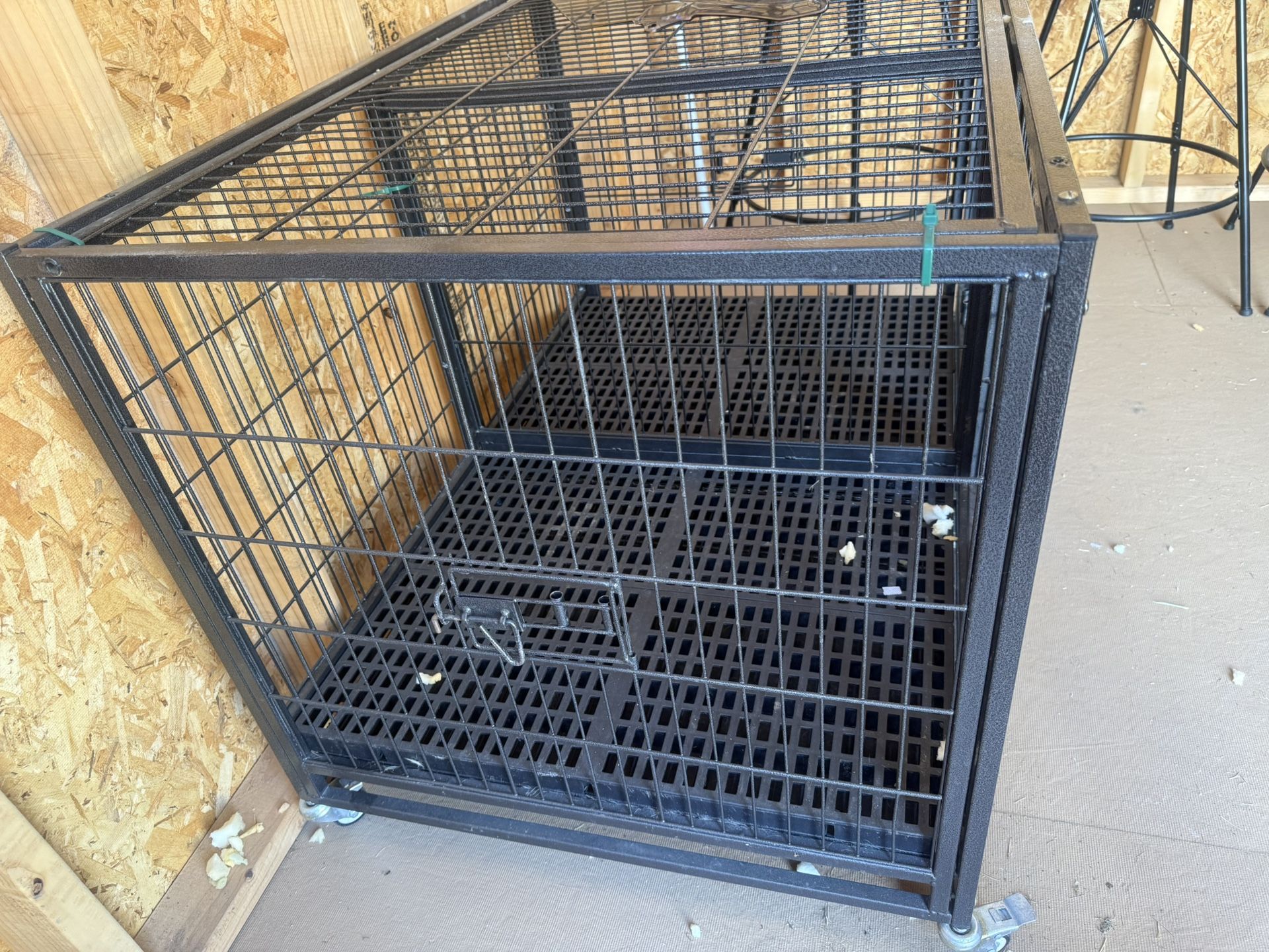 HEAVY DUTY DOUBLE DOG CRATE 