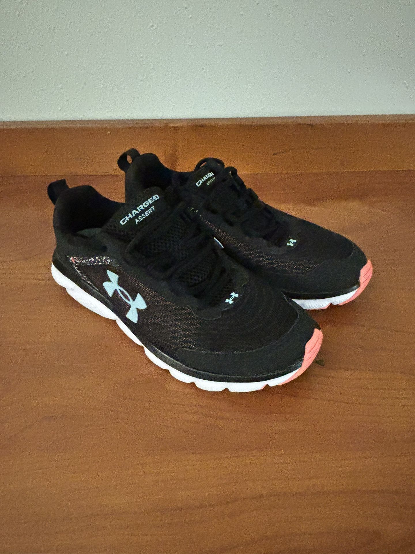 Woman’s Under Armour Athletic Shoes Size 9.5