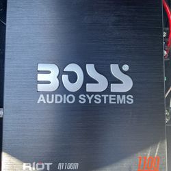Boss 1100 Amplifier