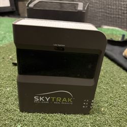 SKYTRAK Launch Monitor w/ Protective Case