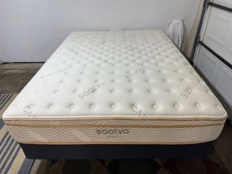 Saatva Classic Luxury Firm Queen Mattress - LIKE NEW! Delivery Available