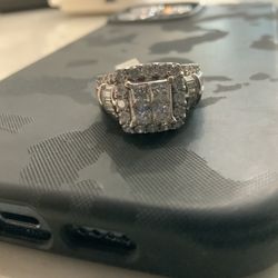 Ladies Genuine diamond ring 3 Carat, Total Weight 14 Karat White Gold, 8.24 Grams