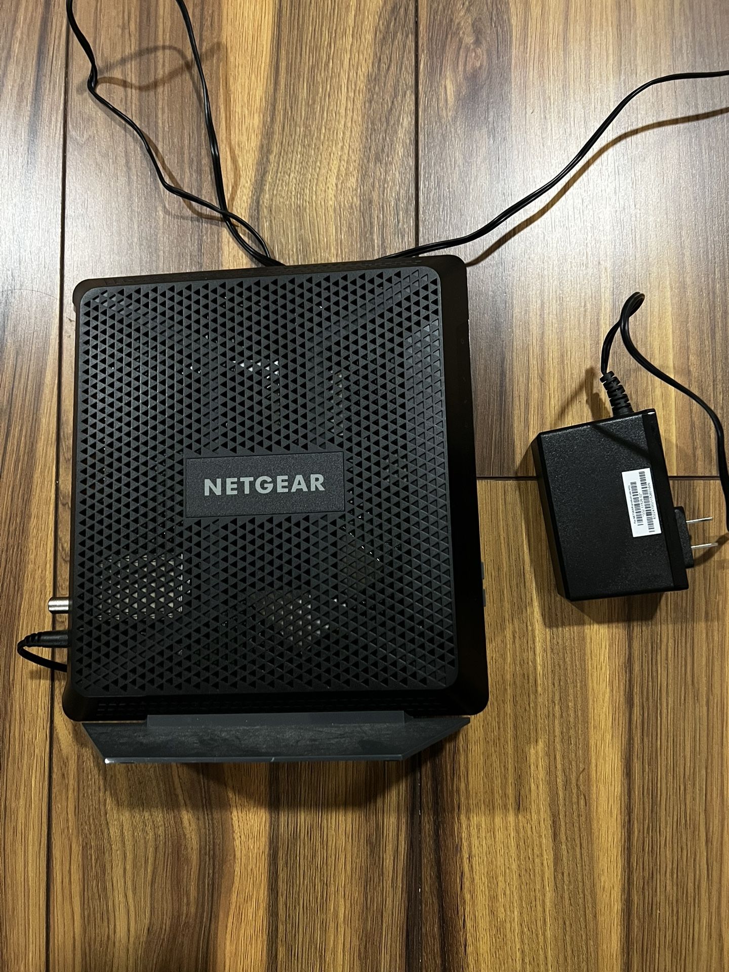 Netgear AC1900 Combo Modern And Router