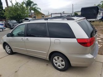 Toyota sienna le 2010