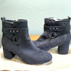 Women’s Kelly & Katie Blue Microfiber Suede “Thelma” Ankle Booties. Zip Up. Sz 9