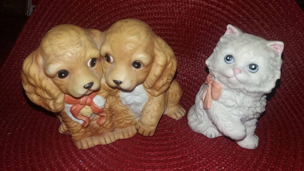 VTG 1988 Set Of Two Figurines Of Puppys And Kitten By HOMCO. See Pictures In Good Condition.Pick Up Only. Puppy And KittenFigurines