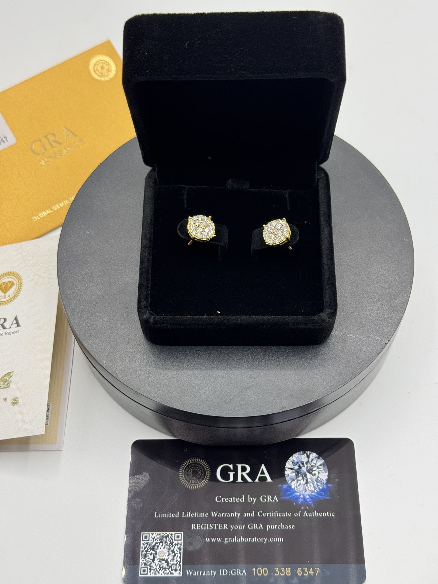 Mens & Womens earrings VVS