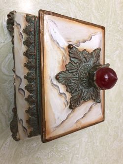 Wow Deal!!  Unique Style And Design Jewelry Box