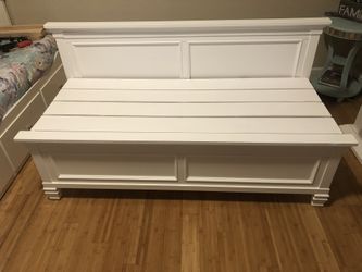 Indoor/outdoor Bench