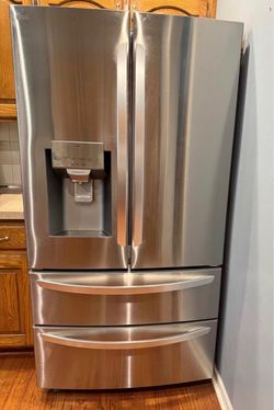 LG 28 cu. ft. 4-Door French Door Refrigerator w/ Ice & Water - Stainless