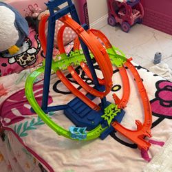 Hot Wheels Crash Track