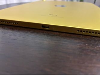 Gold iPad like new