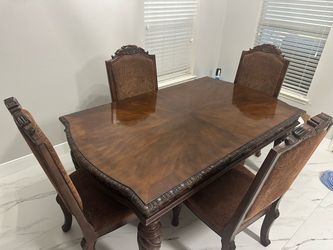 Ashley dining room/ Comedor  Ashley