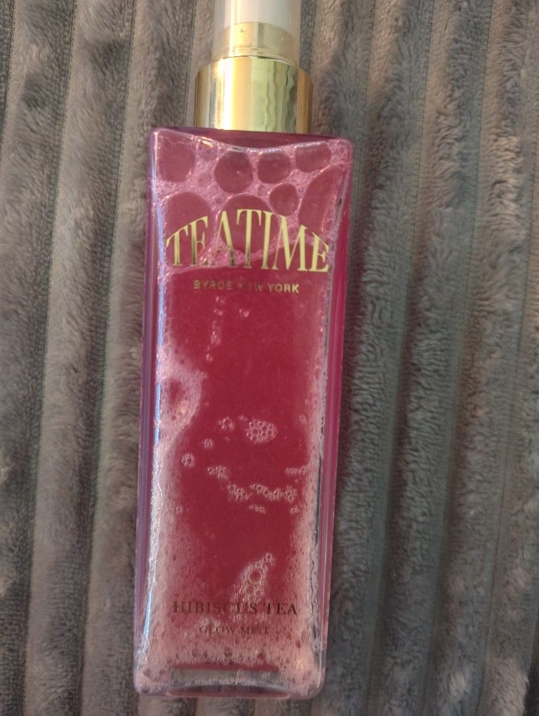 Byroe Hibiscus Tea Glow Mist