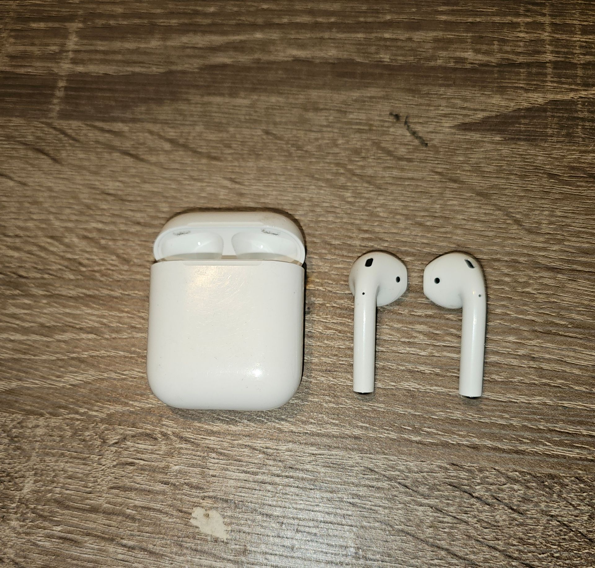 Apple AirPods 1st Generation