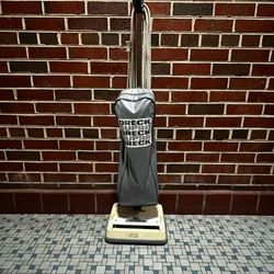 Oreck XL Supra Upright Vacuum Cleaner - Works Great!