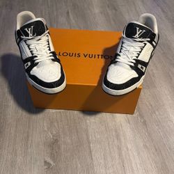 LOUIS VUITTON SNEAKERS