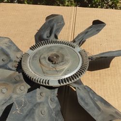 19 82 Cadillac 4100 Fan Clutch And Fan