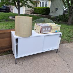 white cabinet 