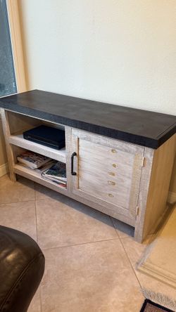 Media Console 