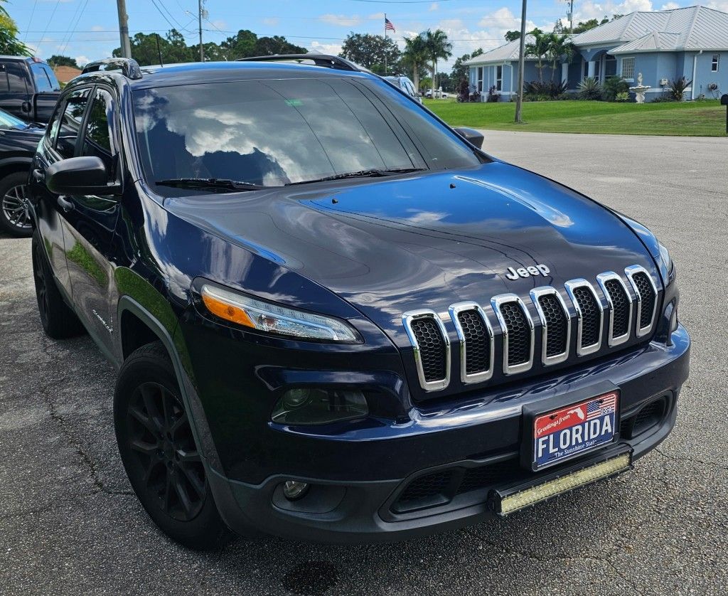 2016 Jeep Cherokee
4X 4