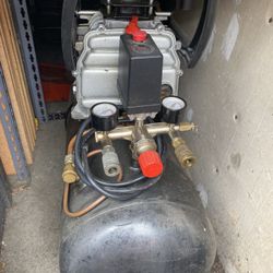 Air Compressor 10 Gal  3.5hp  110v