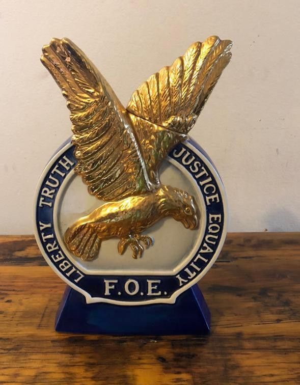 LICORERA ANTIGUA DE PORCELANA FILETEADA DISEÑO AGUILA