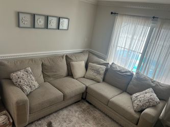 L-shaped 2-piece couch beige
