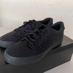 DC/ Men’s / Skateboard Shoes/black/8/New