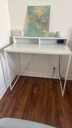 White Home Office Desk with Hutch and USB Ports