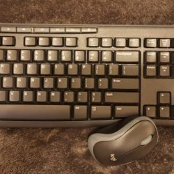 Logitech K270 Wireless Keyboard and M185 Wireless Mouse Combo 