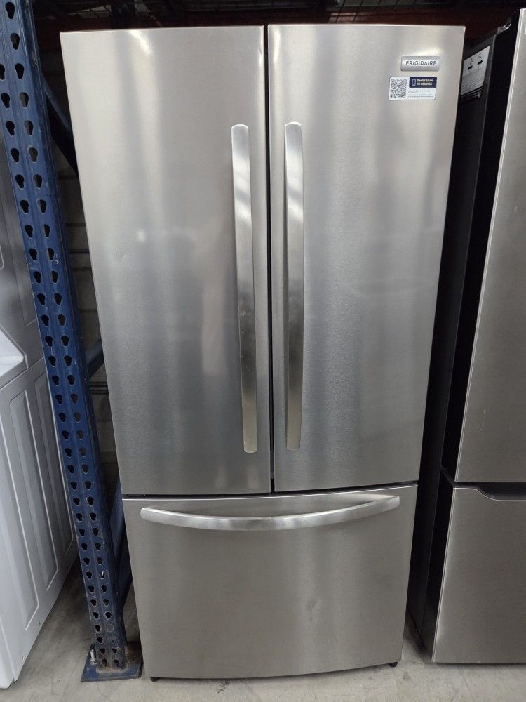 Frigidaire
31.5 in. 18 cu. ft. Counter-Depth French Door Refrigerator in White with CrispSeal crispers