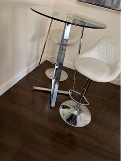 Kitchen table with 2 bar chairs