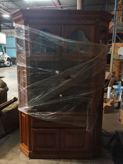 Corner curio cabinet