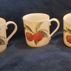 China Set of 3 Royal Worcester EVESHAM GOLD Mugs